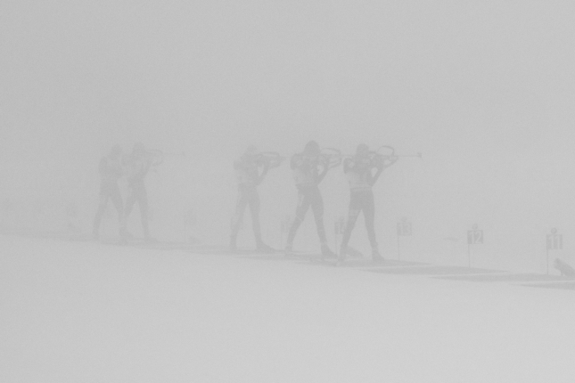 Oberhof: Lotériu vo vetre a hmle zvládli najlepšie Švédi, Slováci do cieľa neprišli