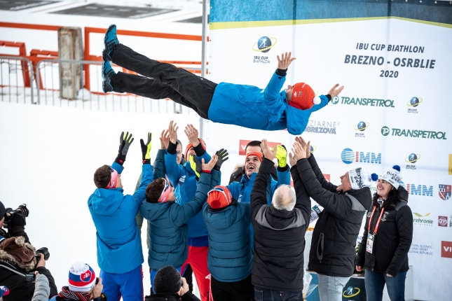 Fourcade je späť, Slováci sa spätávajú z pohromy, doma zaujali mladí i rozlúčka Kazára