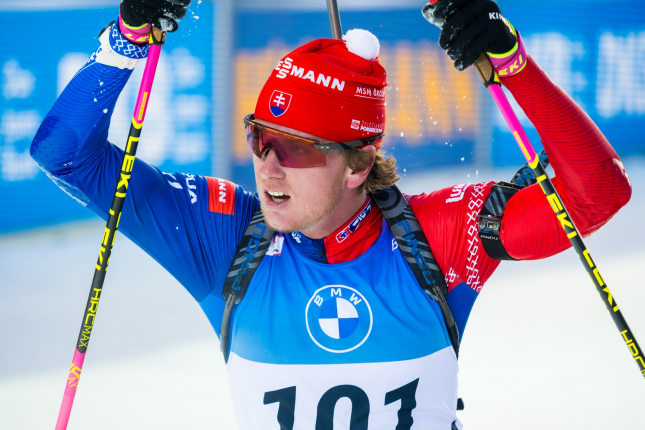 Hochfilzen: Debutant Šimon Adamov zdolal 27 súperov, Borguľovi vôbec nesadol deň