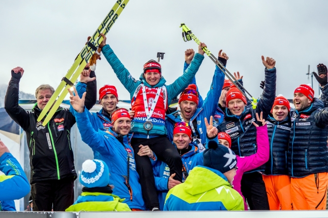 Vítková si v masáku dojela pro skvělé třetí místo! Mäkäräinenová zdolala Dahlmeierovou